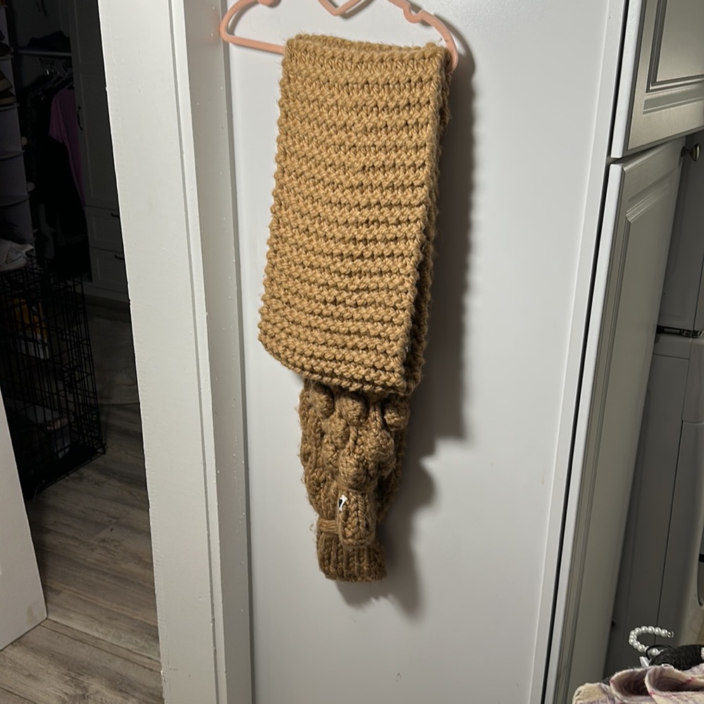 Mum’s Handmade Bubble Ribbed Scarf - Picture 9 of 11